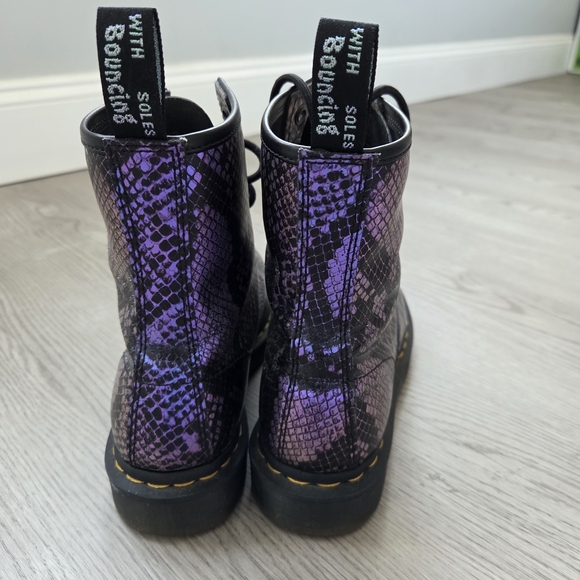 Dr. Martens 1460 Purple Snakeskin Print Combat Boots Size 7 - Picture 3 of 6